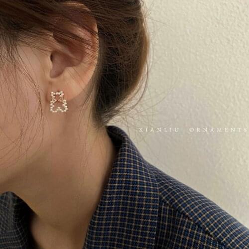 Hollow Pearl Little Bear Stud Earrings For Women Gold Color Bowknot Cute Personality Korean Fashion Modern Girls Jewelry 2021