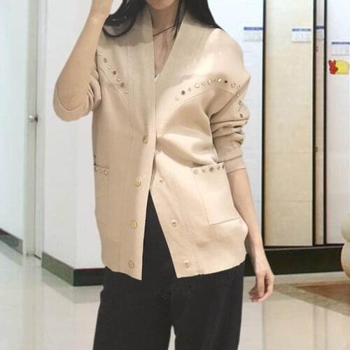 2019 autumn/ winter V-neck rivet pocket single-breasted knit cardigan coat