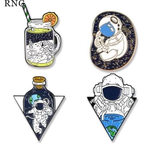 RNG Alien Metal Enamel Brooch Bottle Collection Astronaut Dream Flying Space Space Lapel Badge Brooch Jewelry Gift