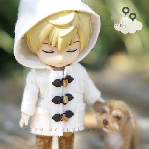 BJD Blythes size is a stylish long sleeved cow horn button coat with English style hoodie and preny-styled doll accessories