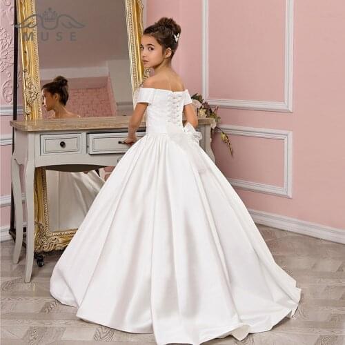 Vintage Satin Off Shoulder Flower Girls Ball Gowns Elegant Satin Girls First Communion Dresses Ball Gowns Custom White Color