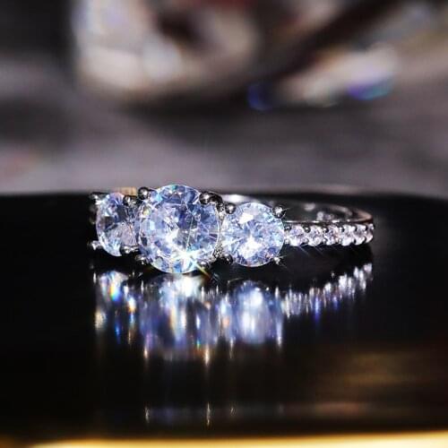 Huitan Luxury Round Cubic Zirconia Rings Brilliant Womens Proposal Engagement Ring Simple Elegant Design Female Fashion Jewelry