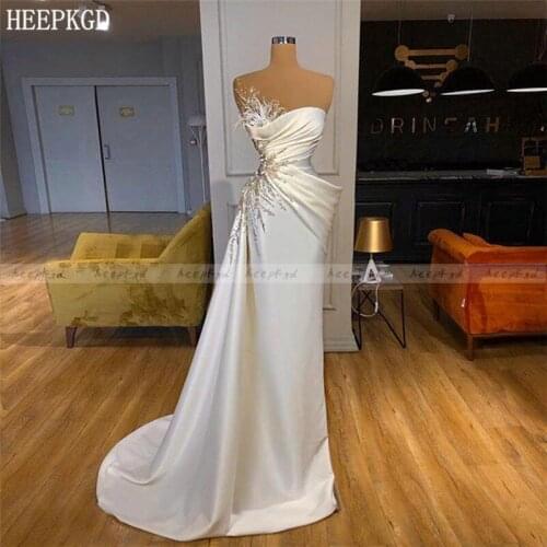 Long White Strapless Sexy Dubai Prom Dresses With Feather Crystal Satin Plus Size Pageant Dress For Women Robe De Soiree