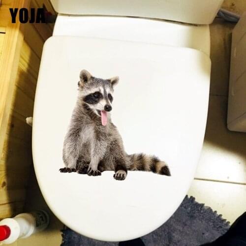 YOJA 23.5×22.3CM Raccoon With Tongue Out Funny Bathroom Toilet Decals Animal Home Wall Stickers T1-3238