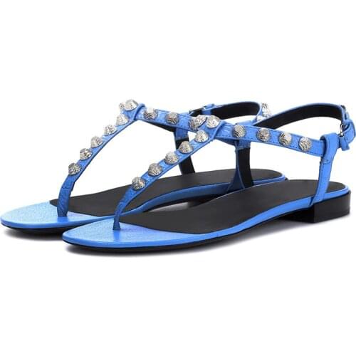 Ladies Summer Metal Cone Rivets Straps Clip Toe Sandals Flat T-strap Gladiator Sandals Women Vacation Beach Sandalias Shoes