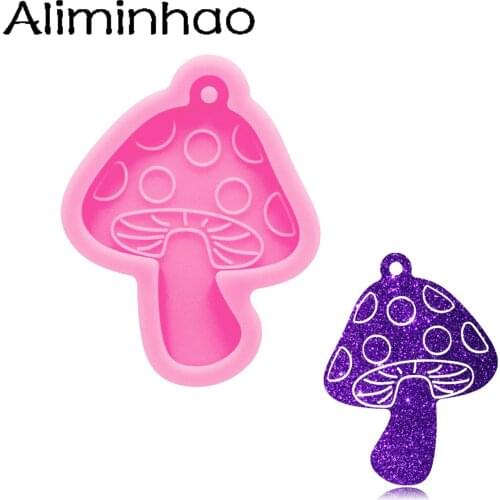 DY1109 Toadstool Mushroom Silicone Resin Keychain Crafts with Epoxy Mold, Silicone Mold Polymer Clay Fondant Chocolate
