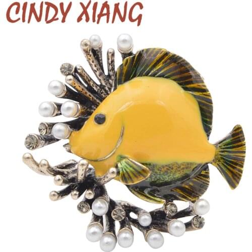 CINDY XIANG Creative Pearl Fish Brooches For Women Cute Party Casual Pins Jewelry Coat Dress Shirt Accessories New Arrival 2018