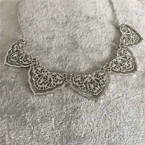 Classic Rhodium Color Black Coating Five Flower Shape Pendant Statement Necklace For Women Bohemia Elegant Vintage Jewelry