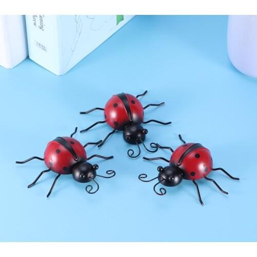 3pcs Iron Ladybug Metal Animal Hanging Wall Art Hanger Indoor Outdoor Garden Home Decoration(Color Randomization,9cm)
