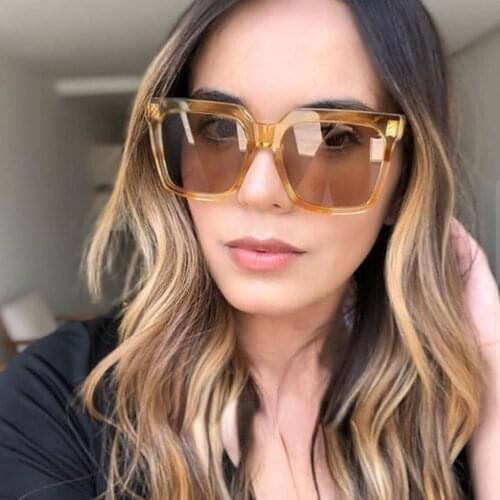 2021 New Designer Luxury Vintage Fashion Lady Oversize Square Sunglasses Women Big Rivet Frame Sun Glasses for Female