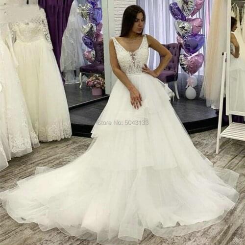 Ruffles Tiered Skirt A Line Wedding Dresses with Lace Appliques V Neck Backless Bridal Wedding Gowns Sleeveless High Quality