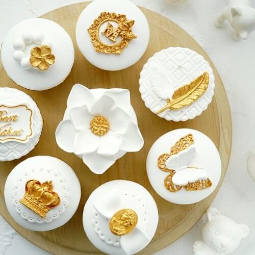 2pcs Simulated fondant cupcake fake dessert model gold color made from clay cake decorating