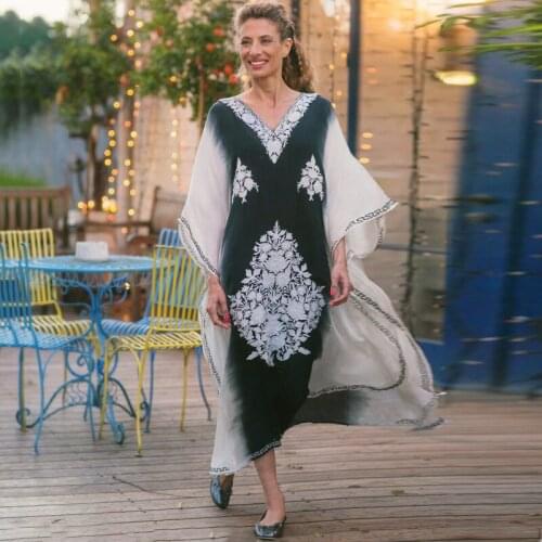 Long Summer Womens Dress with Long Sleeves and V Neck Beach for Women Black and White Pattern Loose Large Size Dress