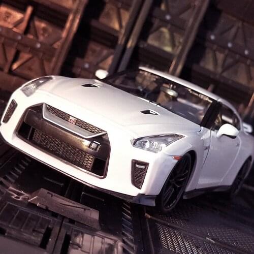 Bburago 1:24 2017 Nissan GTR sports car simulation alloy car model decoration Collect gifts toy