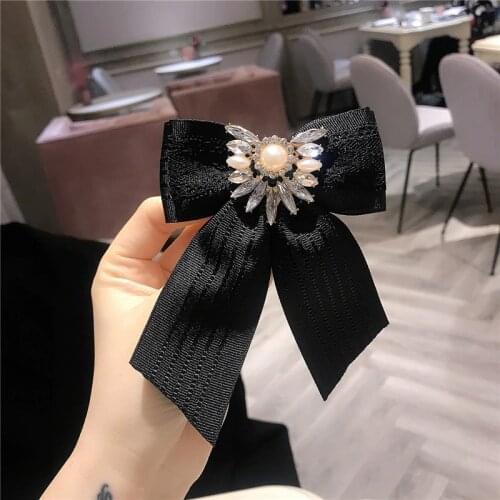 Korean New Rhinestone Ribbon Bow Tie Brooch Luxury Wedding Dress Shirt Pins and Brooches Fashion Brooches for Women Accessories