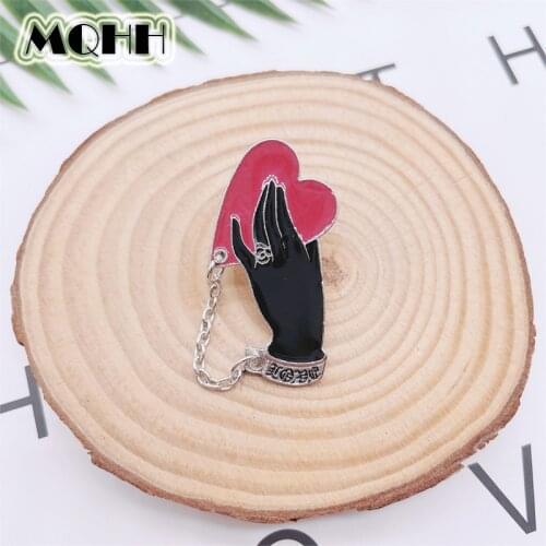 Creative Cute Holding Heart Love Couple Enamel Pins Give Your Heart Lovers Alloy Brooch Badge Sweet Accessories Jewelry Gifts
