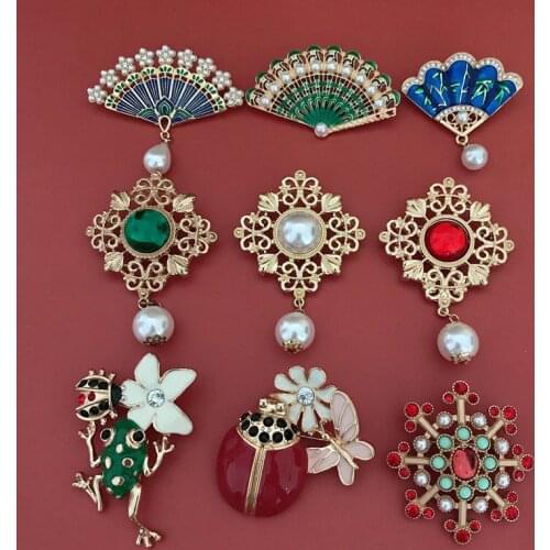 Imitation Pearl Drip Glaze Brooches Fan Flower Frog Insect Vintage Pin Dress Coat Accessories