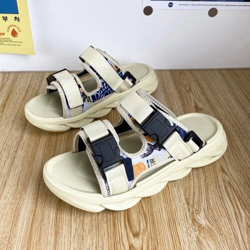 2021 New Mens Breathable Sandals Simple Fashion Beach Shoes Comfortable Non-slip Water Shoes Open Toe Slippers Designer Slides
