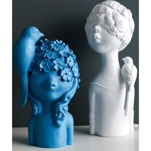 Nordic Style Resin Girl Sculpture Art Figurine for Wedding Gift Home Decoration Hand Painted Dolls Christmas Gift