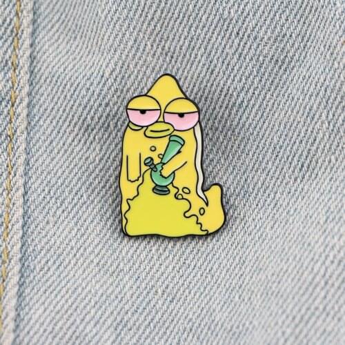 YQ022 Cartoon Alien Family Brooch Funny Yellow Pupa Enamel Pin Tops T-shirt Bag Icons Badge Collar Tie Pin Jewelry Unique Gift