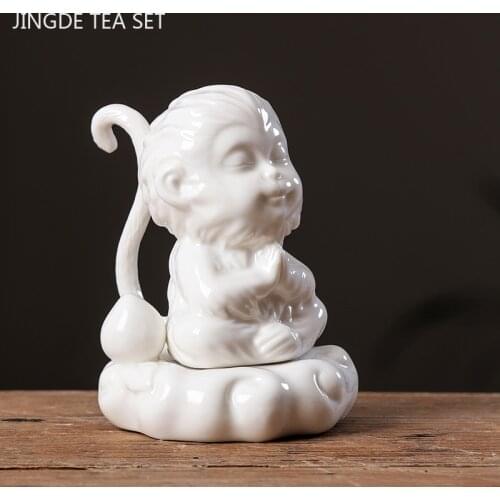 Creativity Ceramics Tea Pet Ornaments Monkey King Statue Tea Figurine Crafts Boutique White Porcelain Tea Decoration Accessories