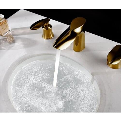 Bathroom Basin Faucets Soild Brass Sink Mixer Tap Widespread Hot & Cold Dual Handle Three-hole Deck Mounted Lavatory Crane Tap