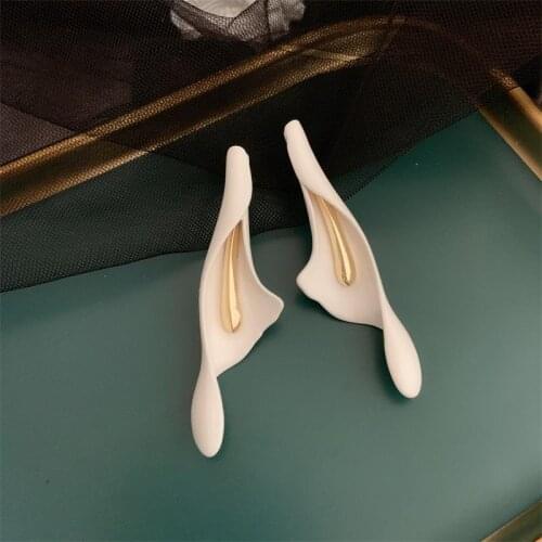 European And American Retro Earrings Individuality Roll Leaves French Style Spray White Paint Stud Accessories Party