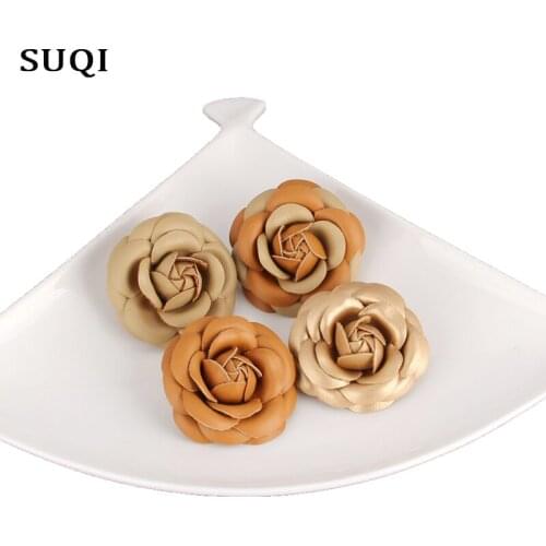 SUQI beautiful charm Brooch pins for womens simulated Leather PU Korean lapel dress jewelry rose brooches pins accessories