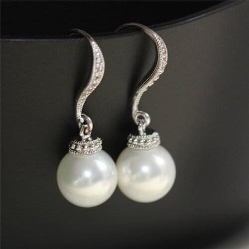 Huitan Luxury Womens Simulated Pearl Dangle Earrings for Vintage Party Graceful Ladys Accessories High Quality Earring Jewelry