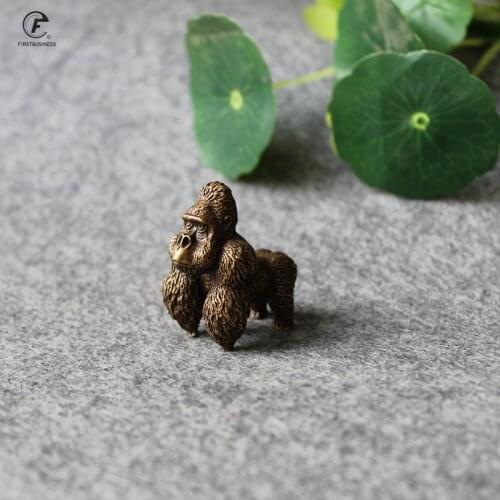 Bronze Gorilla Statue Office Room Desk Ornament Miniature Copper Monkey Figurine Key Chain Ring Pendant Home Decor Kids Gift Toy