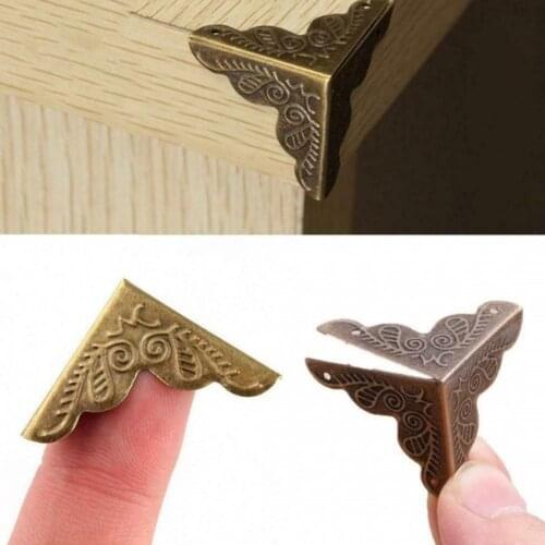 4pcs/Pack New Antique Iron Triangle Corner Wooden Box Carved Corners Pattern Print Furniture Decor Protectors Protector U8A6