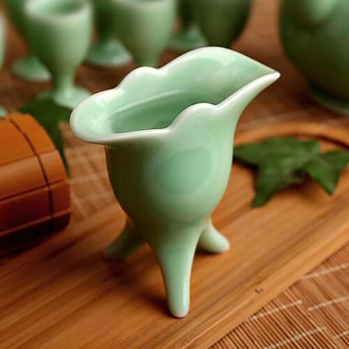 Antique embossed ceramic wine glass of wine tasting small capacity Grand glass innovative glass tumbler