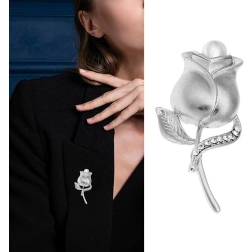 New Arrival Crystal Pearl Flowers Metal Brooch Elegant Women Dress Shirt Suit Pins Brooches Party Accessories Gift