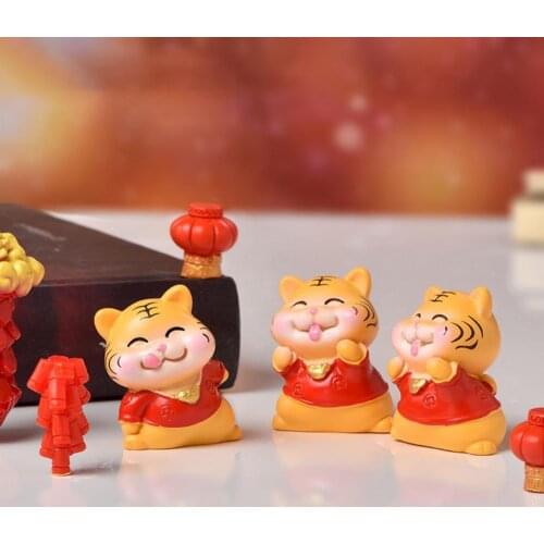1pc Adorable Tiger Figurine Wear Resistant Resin Mini Desktop Lovely Tigers Sculpture for Room Home decoration accessories