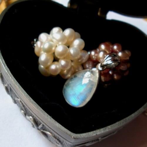 Sri Lanka natural Moonstone blue moon stone hanging pendant inlaid strong blue light blue lady full moon stone