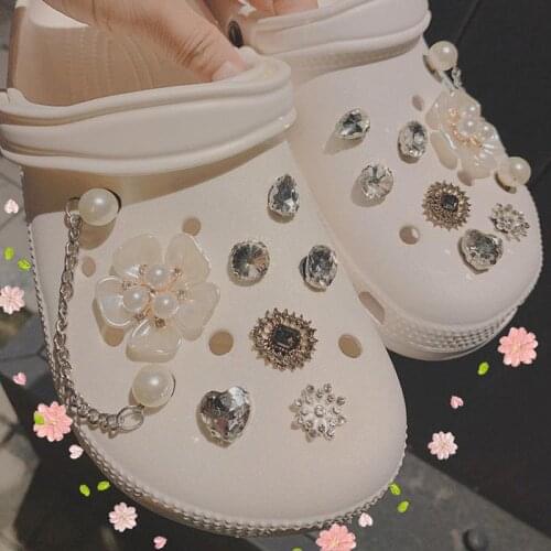 Trend DIY Clogs Shoe Decorations Luxury Vintage Pearl Chain Croc Charms Designer Fashion New Quality Shoe Buckle Elegant Bundle