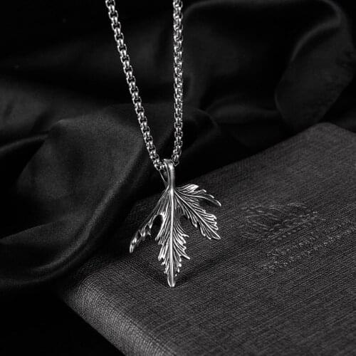 Maple Leaf Necklace Stainless Steel Hemp Leaf Pendant Chain Necklace for Men Women Fahion Hip Hop Charm Necklace Jewelry Gift