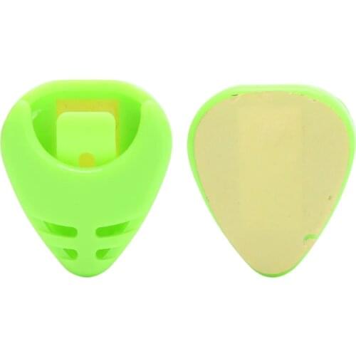 Y1UC 1Pc Portable Plactic Guitar Pick Plectrum Holder Case Box Acoustic Heart Shaped