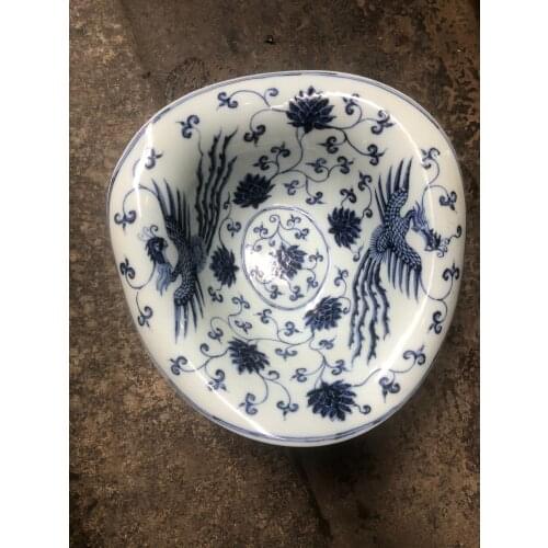 Da Ming Xuande blue and white hand-painted unicorn and lotus pattern official hat bowl