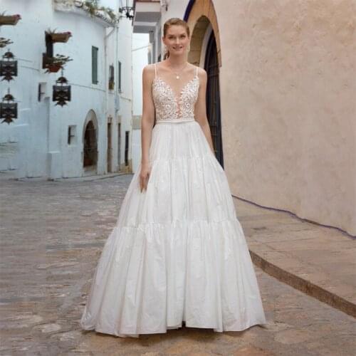 Beach Spaghetti Straps Bridal Gowns Boho vestido de noiva Bohemian Lace Top Bridal Dress Backless V Neck Tiered Wedding Gowns