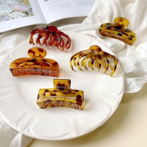 South Koreas Dongdaemun ins oversized shark catch net red leopard hair catch tortoiseshell matte texture hairpin