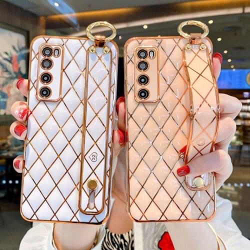 LOVECOM Luxury Plating Geometric Wrist Strap Phone Cover For Huawei Mate 40 Pro 30 Pro Nova 7 8 SE 8 Pro Case Soft Silicone Back
