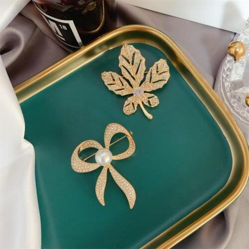 South Korea against the wardrobe malfunction brooch bowknot golden diamond brooches temperament contracted clothes pins