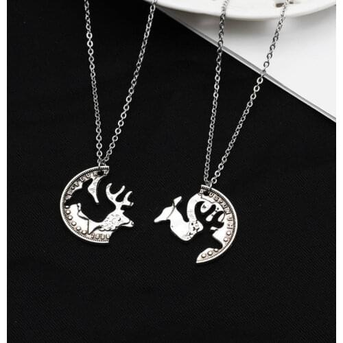2pcs Round Deer Necklaces Couple Lovely Necklace Girls Boys Student Creative Pendant Jewelry