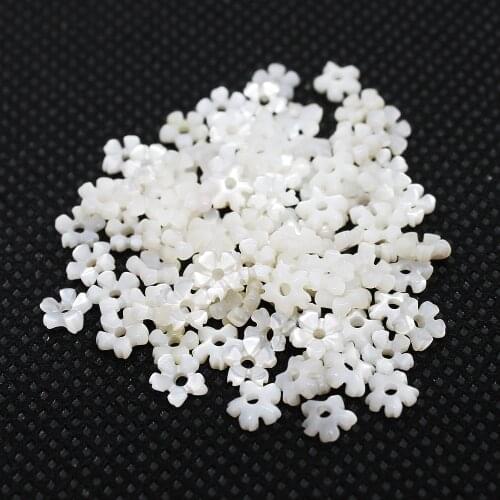 5pcs / bag Natural Conch Shell Pendant Charm Lady Hollow Petal Beads For Jewelry DIY Bracelets Necklace Jewelry Accessories