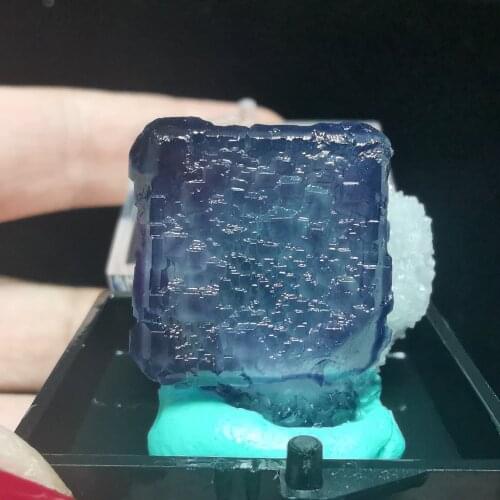 Natural rare fluorite cluster mineral crystal sample rock and crystal healing crystal (free box)
