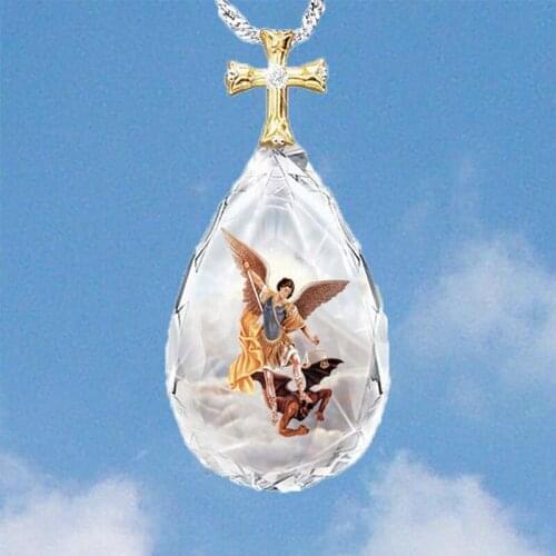 Exquisite Fashion Creative Elegant Crystal Glass Shining Eyeball Woman Necklace Angel War Demon Pendant Charm Jewelry 2021 Trend