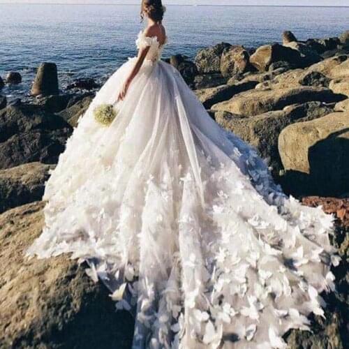 Gorgeous Beach Ball Gown Wedding Dresses Off Shoulder Butterfly 3D Appliques Bridal Gowns Backless Sweep Train Puffy Gowns