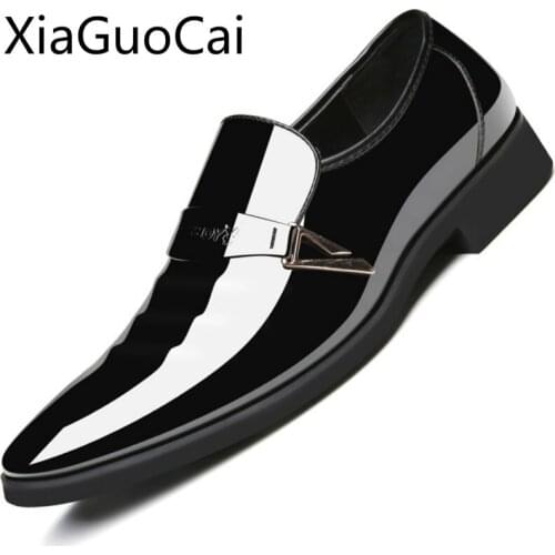 Fashion Summer Mens Business Dress Shoes Bright Patent Leather Casual Formal Shoes Pointed Toe Feet Waterproof Slip on Shoes