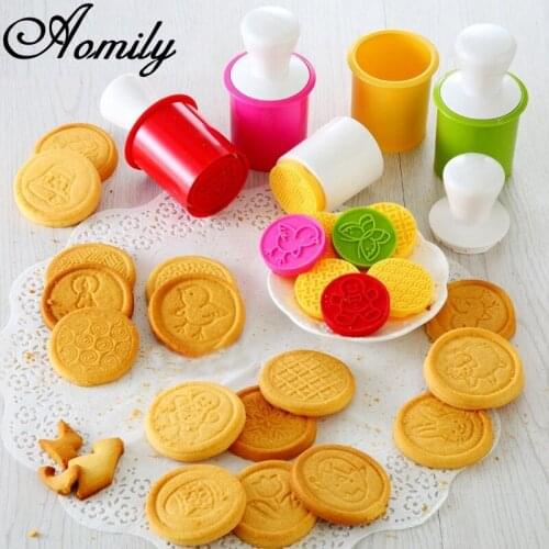 Aomily 6pcs/Set DIY Cartoon Baking Mould Biscuit Cookie Cutter Stamps Mold Plunger Chocolate Fondant Cake Embosser Baking Tools